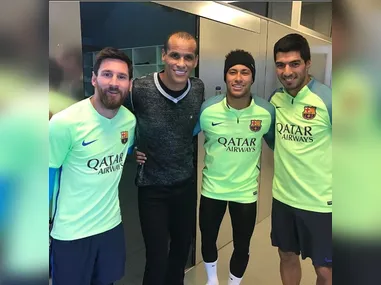 Imagem ilustrativa da imagem Galvão Bueno manda recado a Neymar: ‘Rivaldo tem muito mais história que você’