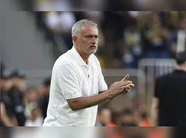 Imagem ilustrativa da imagem Mourinho diz que Mundial de Clubes parecia torneio de pré-temporada: ‘Só importa para o Chelsea’