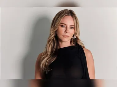 Jojo Todynho exibiu vestido com fendas e cabelão em seu perfil no Instagram