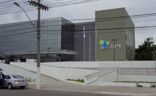 
          Imagem ilustrativa da imagem Adolescente é detido suspeito de agredir e estuprar ex-namorada na Serra
          