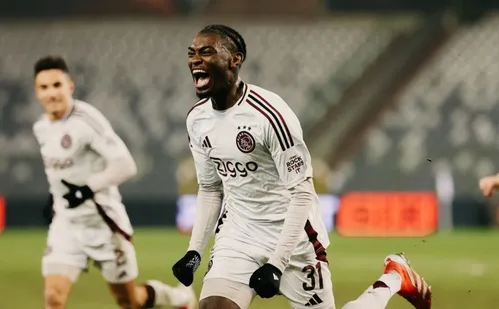 
          Imagem ilustrativa da imagem Ajax vence, abre boa vantagem e deixa vaga encaminhada na Liga Europa
          