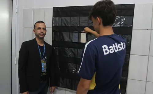 
          Imagem ilustrativa da imagem Aluno que usar celular na escola vai levar advertência
          