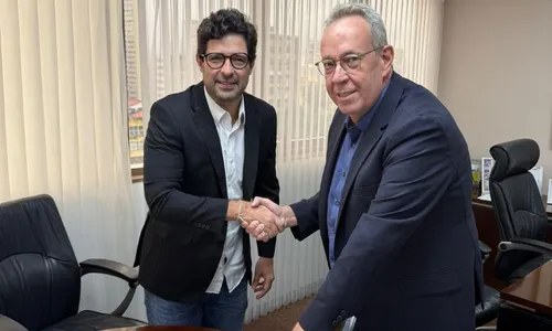 
          Imagem ilustrativa da imagem Álvaro Porto transmite presidência da Alepe a Rodrigo Farias
          