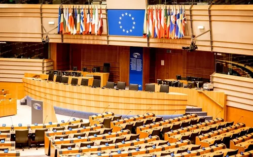 
          Imagem ilustrativa da imagem Ameaças de tarifas de Trump levam União Europeia a se preparar para guerra fiscal
          