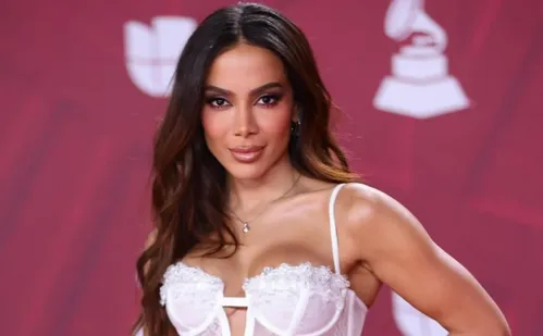 
          Imagem ilustrativa da imagem Anitta confirma trio sem corda no Carnaval de Salvador
          