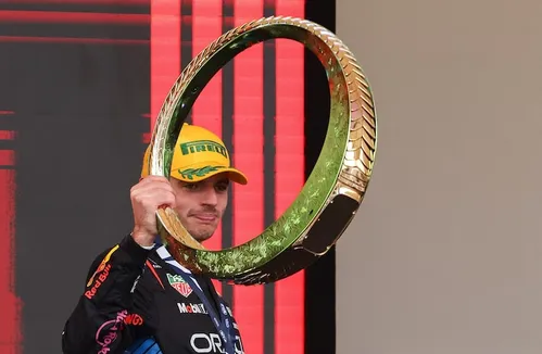 
          Imagem ilustrativa da imagem Aston Martin pode desembolsar R$ 7,4 bilhões para ter Verstappen na Fórmula 1
          