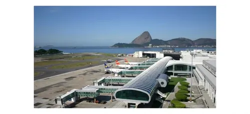 
          Imagem ilustrativa da imagem Avião arremete para desviar de embarcação no aeroporto Santos Dumont, no Rio
          