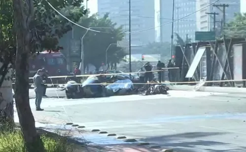 
          Imagem ilustrativa da imagem Avião que caiu em SP foi comprado há seis semanas e seguia para Porto Alegre
          