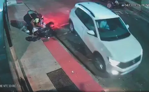 
          Imagem ilustrativa da imagem Bandidos fingem ser catadores de lixo para assaltar moradores
          