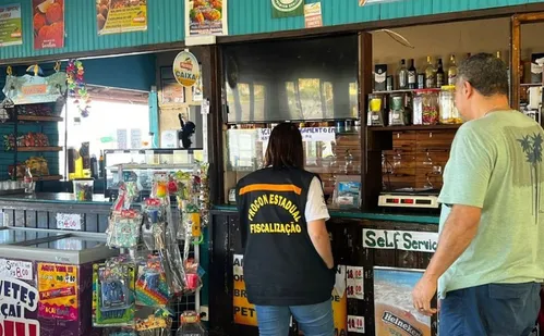 
          Imagem ilustrativa da imagem Bares e quiosques do litoral capixaba são alvos de ação do Procon
          