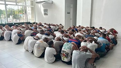 
          Imagem ilustrativa da imagem Briga antes de Fortaleza x Ceará termina com 115 detidos pela polícia
          