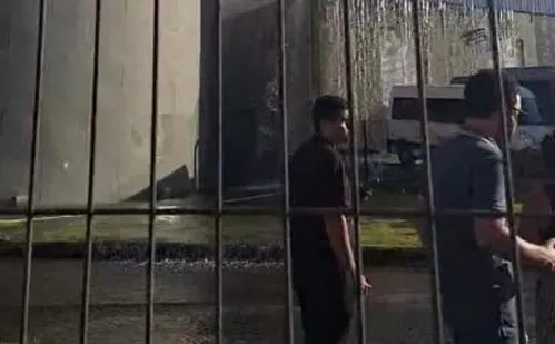 
          Imagem ilustrativa da imagem Caixa d'água de shopping em Vila Velha apresenta vazamento; veja o vídeo
          