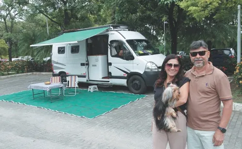 
          Imagem ilustrativa da imagem Casal de comerciantes da Serra viajará de motorhome para o Chile
          