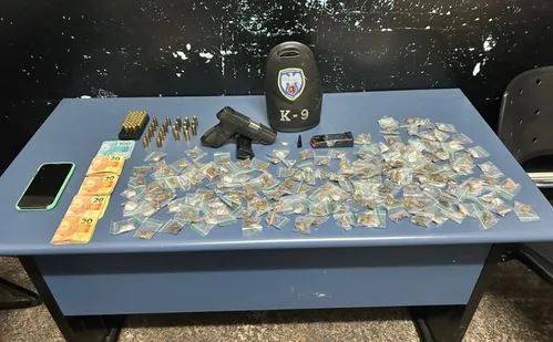 
          Imagem ilustrativa da imagem Chefe do tráfico é preso e drogas são apreendidas no ES
          