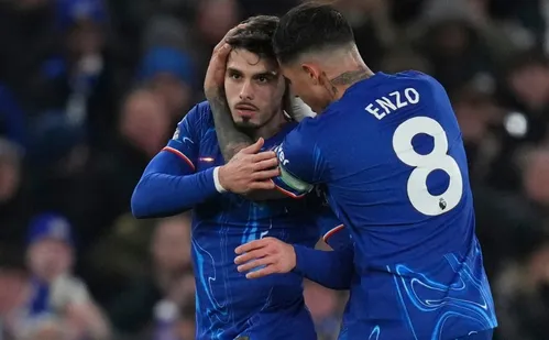 
          Imagem ilustrativa da imagem Chelsea vira sobre o West Ham, vai ao G-4 do Inglês e ultrapassa City e Newcastle
          