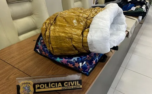 
          Imagem ilustrativa da imagem Chilenos são presos suspeitos de furtar meio milhão de reais em shoppings do ES
          