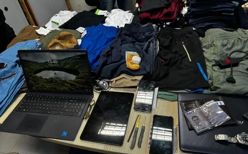 
          Imagem ilustrativa da imagem Chilenos são presos suspeitos de furtar meio milhão de reais em shoppings do ES
          