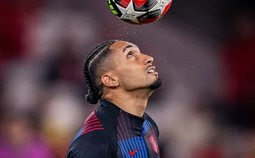 
          Imagem ilustrativa da imagem Como Raphinha se tornou o melhor brasileiro do mundo e candidato à Bola de Ouro
          