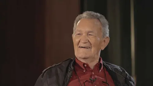 
          Imagem ilustrativa da imagem Corpo de Léo Batista é velado em cerimônia aberta na sede do Botafogo, no Rio
          