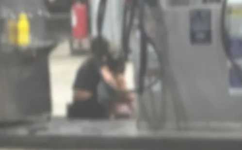 
          Imagem ilustrativa da imagem Crianças são esquecidas pelo pai em posto de gasolina no Noroeste do ES
          