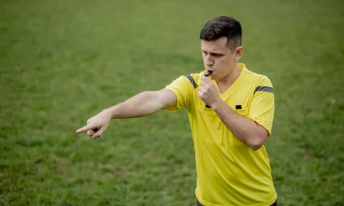 
          Imagem ilustrativa da imagem Curso de arbitragem do Recife Bom de Bola recebe inscrições até 28 de fevereiro
          