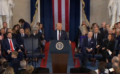 
          Imagem ilustrativa da imagem Donald Trump toma posse como 47º presidente. Veja primeiras mudanças previstas
          