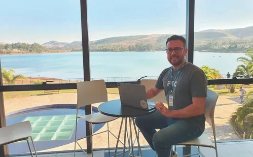 
          Imagem ilustrativa da imagem Empresas abrem 15 mil vagas para trabalho em home office
          