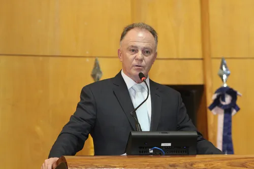 
          Imagem ilustrativa da imagem Falta uma peça no tabuleiro de Renato Casagrande
          