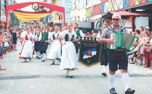 
          Imagem ilustrativa da imagem Festa alemã com shows e delícias típicas em Domingos Martins
          