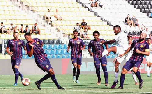 
          Imagem ilustrativa da imagem Festa dá lugar a vaias: a derrota do Botafogo no Kleber Andrade
          