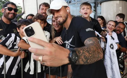 
          Imagem ilustrativa da imagem Festa da torcida para o Fogão vencer neste domingo em Cariacica
          