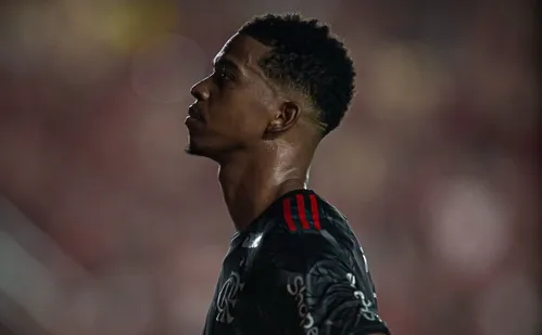 
          Imagem ilustrativa da imagem Flamengo arrasa Bangu na despedida do time reserva no Carioca
          