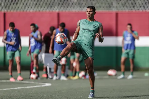 
          Imagem ilustrativa da imagem Fluminense chega à Vitória com força máxima para enfrentar o Madureira
          