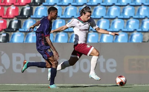 
          Imagem ilustrativa da imagem Fluminense e Madureira fazem jogo sonolento e ficam no empate no Carioca
          