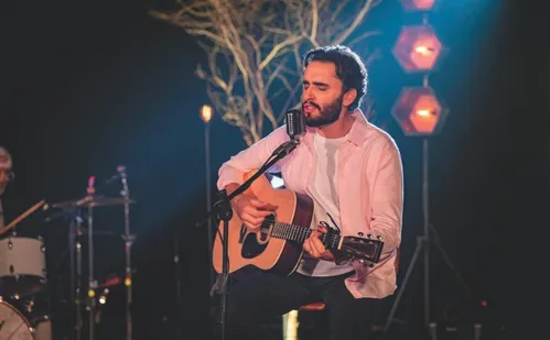 
          Imagem ilustrativa da imagem Folk, country e pop no trabalho de estreia de Rodolpho Camilo
          