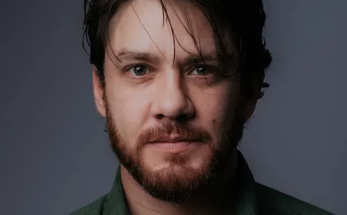 
          Imagem ilustrativa da imagem Galã vira presidiário para "causar" em nova novela na TV Tribuna / Band
          