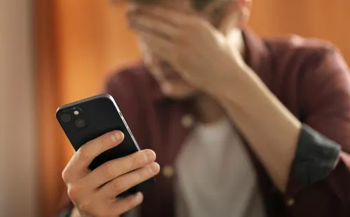 
          Imagem ilustrativa da imagem Golpe da selfie faz vítimas e bancos emitem alerta
          