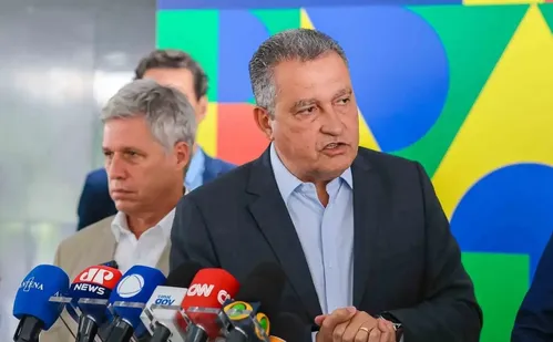 
          Imagem ilustrativa da imagem Governo avalia reduzir tarifa de importação para baratear alimentos
          