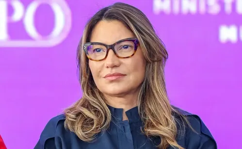 
          Imagem ilustrativa da imagem Governo passa a divulgar agenda oficial de Janja após cobrança por transparência
          