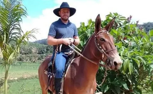 
          Imagem ilustrativa da imagem Homem morre após cair de mula no ES
          