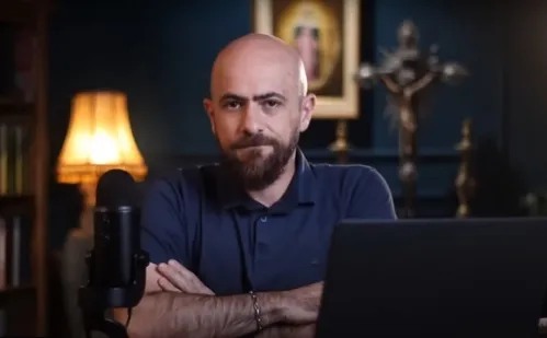 
          Imagem ilustrativa da imagem Influenciador Tiba Camargos é internado após sofrer acidente em rio
          