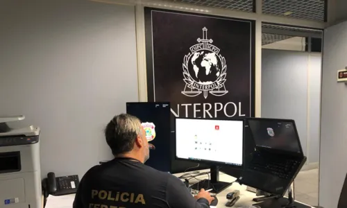 
          Imagem ilustrativa da imagem Interpol é acionada após romeno matar homem e incendiar casa da ex em SC
          