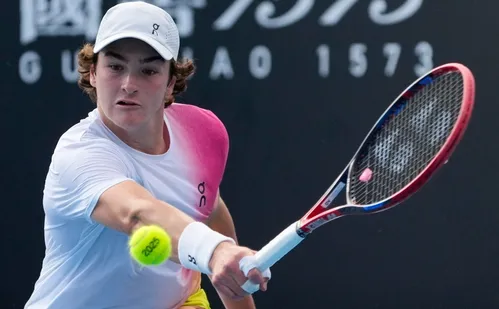 
          Imagem ilustrativa da imagem João Fonseca perde para Sonego, mas deixa Australian Open tendo encantado o mundo
          