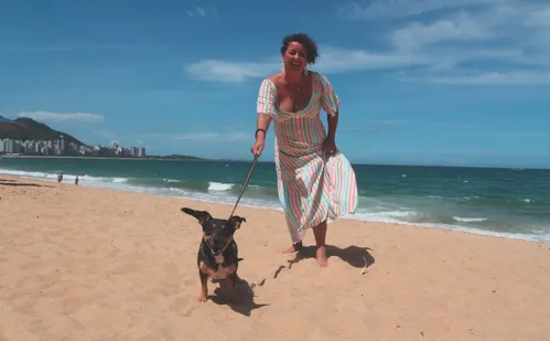 
          Imagem ilustrativa da imagem Jornalista que luta contra a depressão: "No lugar da tristeza, eu escolhi sorrir”
          