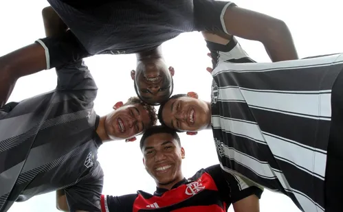 
          Imagem ilustrativa da imagem Jovens capixabas buscam o sucesso no futebol brasileiro
          