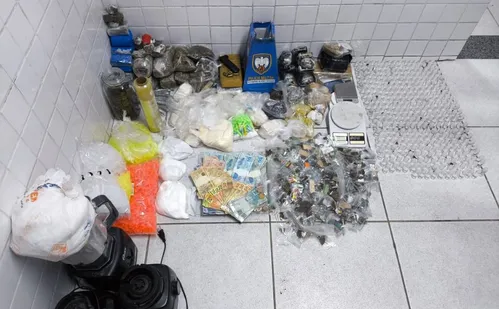 
          Imagem ilustrativa da imagem Laboratório de drogas produzia de cocaína a loló na Serra
          