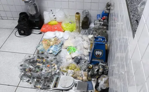 
          Imagem ilustrativa da imagem Laboratório de drogas produzia de cocaína a loló na Serra
          