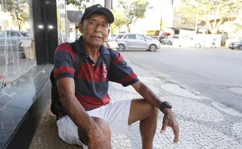 
          Imagem ilustrativa da imagem Leitores de todas as idades na torcida por TV de 55 polegadas
          