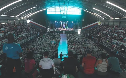 
          Imagem ilustrativa da imagem Louvor, adoração, pregação e evangelização no “Vinde e Vede”
          