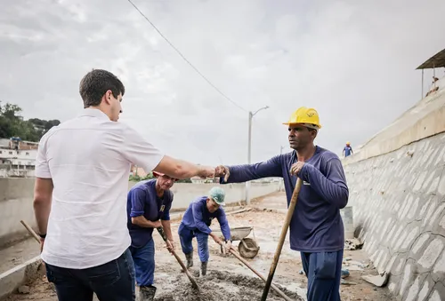 
          Imagem ilustrativa da imagem Lula e a aposta nas redes sociais: engajamento dobra com novo formato
          